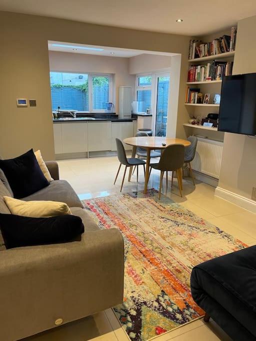 Lovely 2 Bedroom Ground Floor Flat With Garden. London Exterior photo