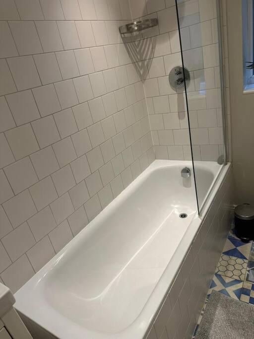 Lovely 2 Bedroom Ground Floor Flat With Garden. London Exterior photo