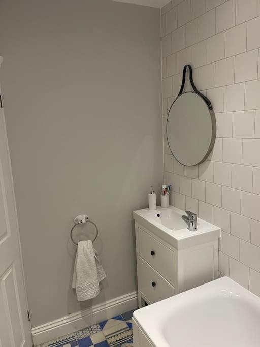 Lovely 2 Bedroom Ground Floor Flat With Garden. London Exterior photo