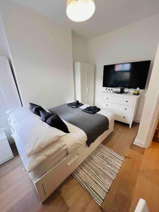 Lovely 2 Bedroom Ground Floor Flat With Garden. London Exterior photo
