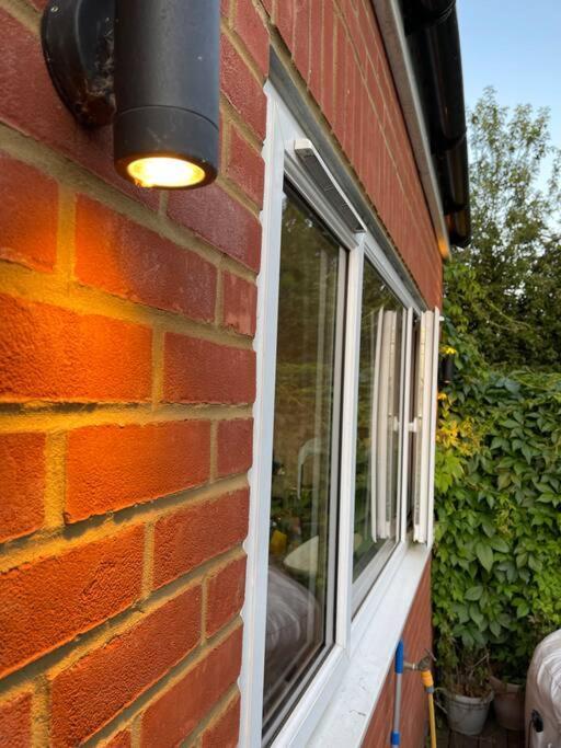 Lovely 2 Bedroom Ground Floor Flat With Garden. London Exterior photo