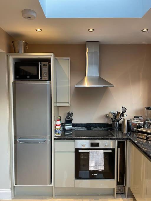Lovely 2 Bedroom Ground Floor Flat With Garden. London Exterior photo