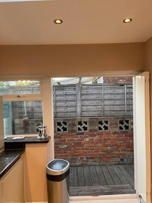 Lovely 2 Bedroom Ground Floor Flat With Garden. London Exterior photo