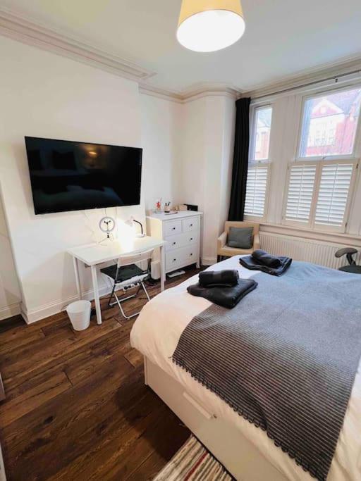 Lovely 2 Bedroom Ground Floor Flat With Garden. London Exterior photo