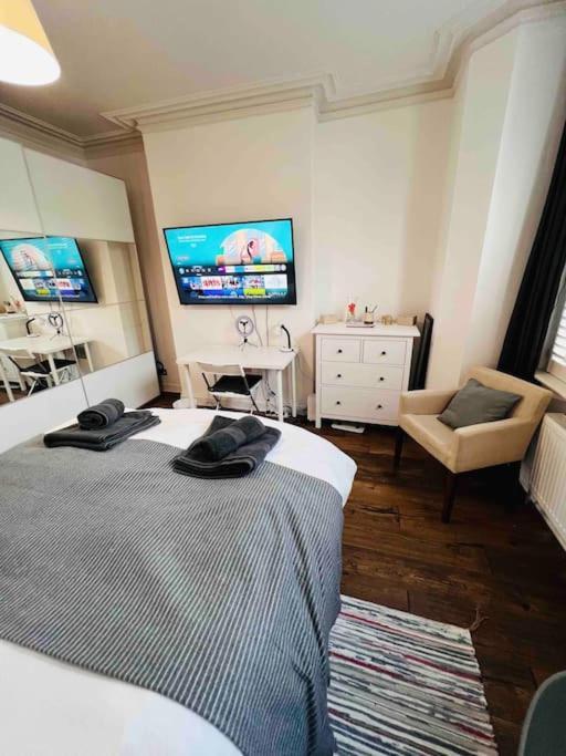 Lovely 2 Bedroom Ground Floor Flat With Garden. London Exterior photo