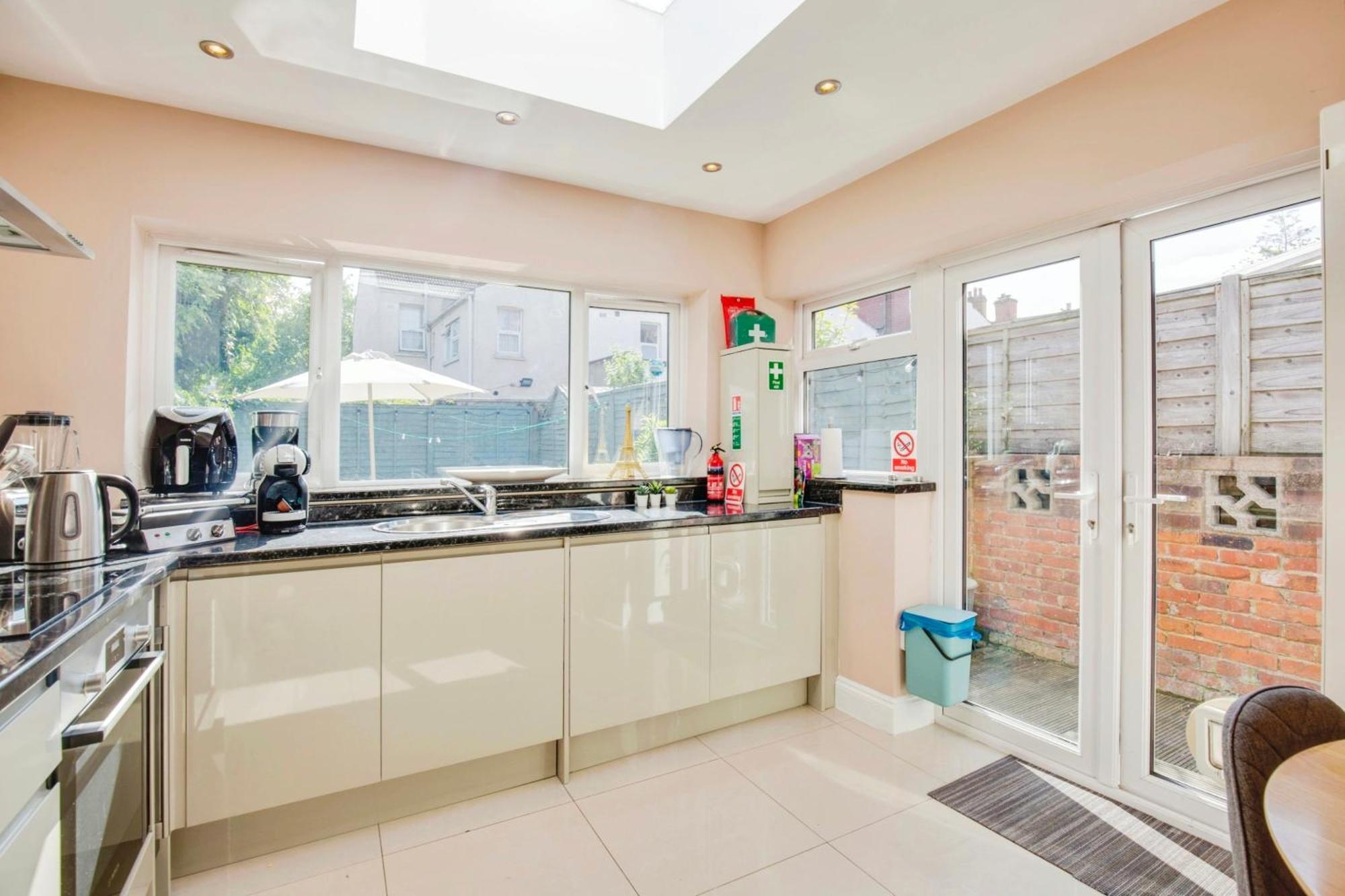 Lovely 2 Bedroom Ground Floor Flat With Garden. London Exterior photo